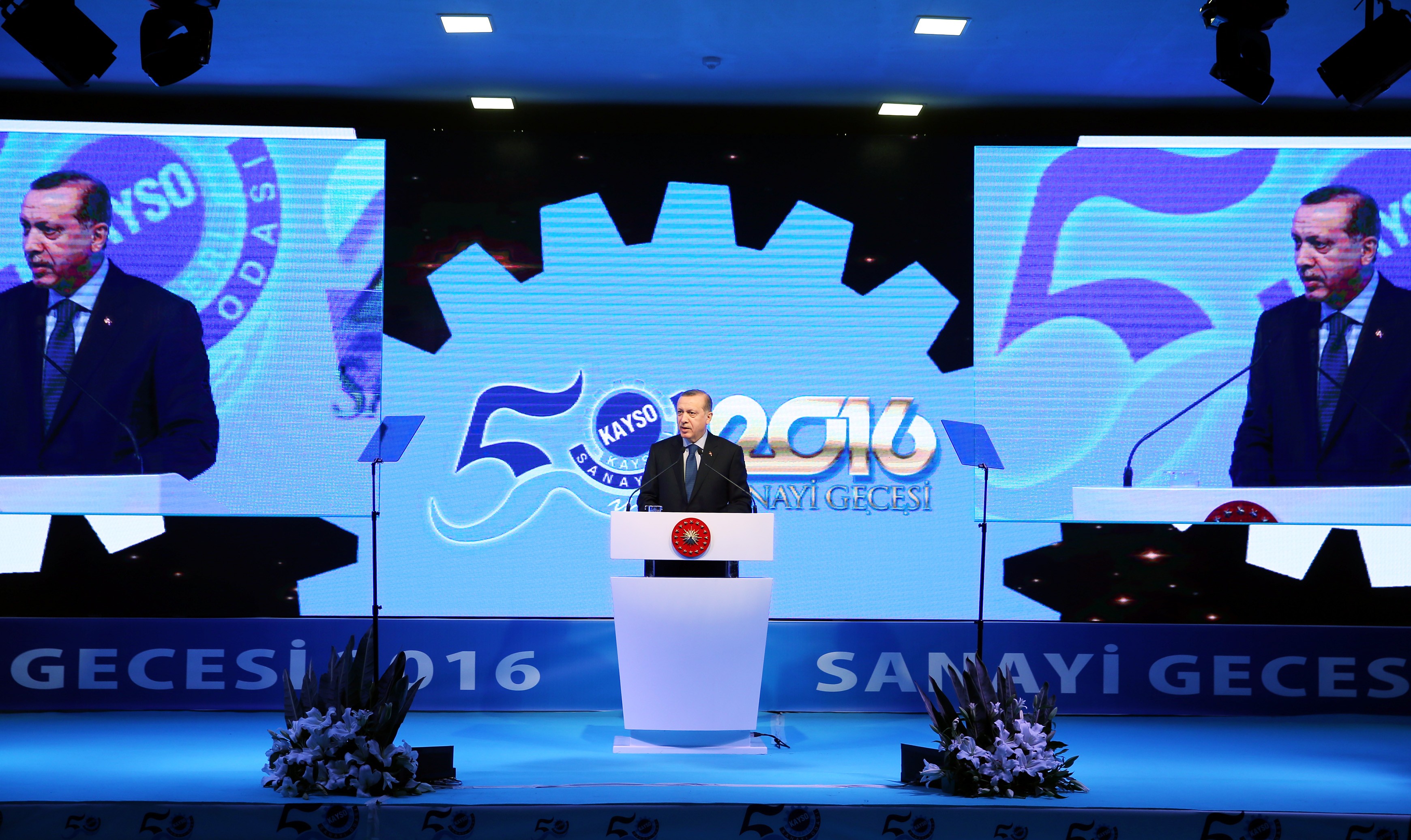 Cumhurbaşkanı Erdoğan: “İş yerlerini dövizle kiralayan esnaf kardeşlerim bu işi TL’ye çevirsinler”