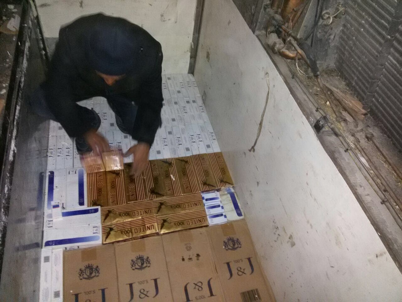 TIR dorsesine zulalanmış 53 bin paket kaçak sigara yakalandı