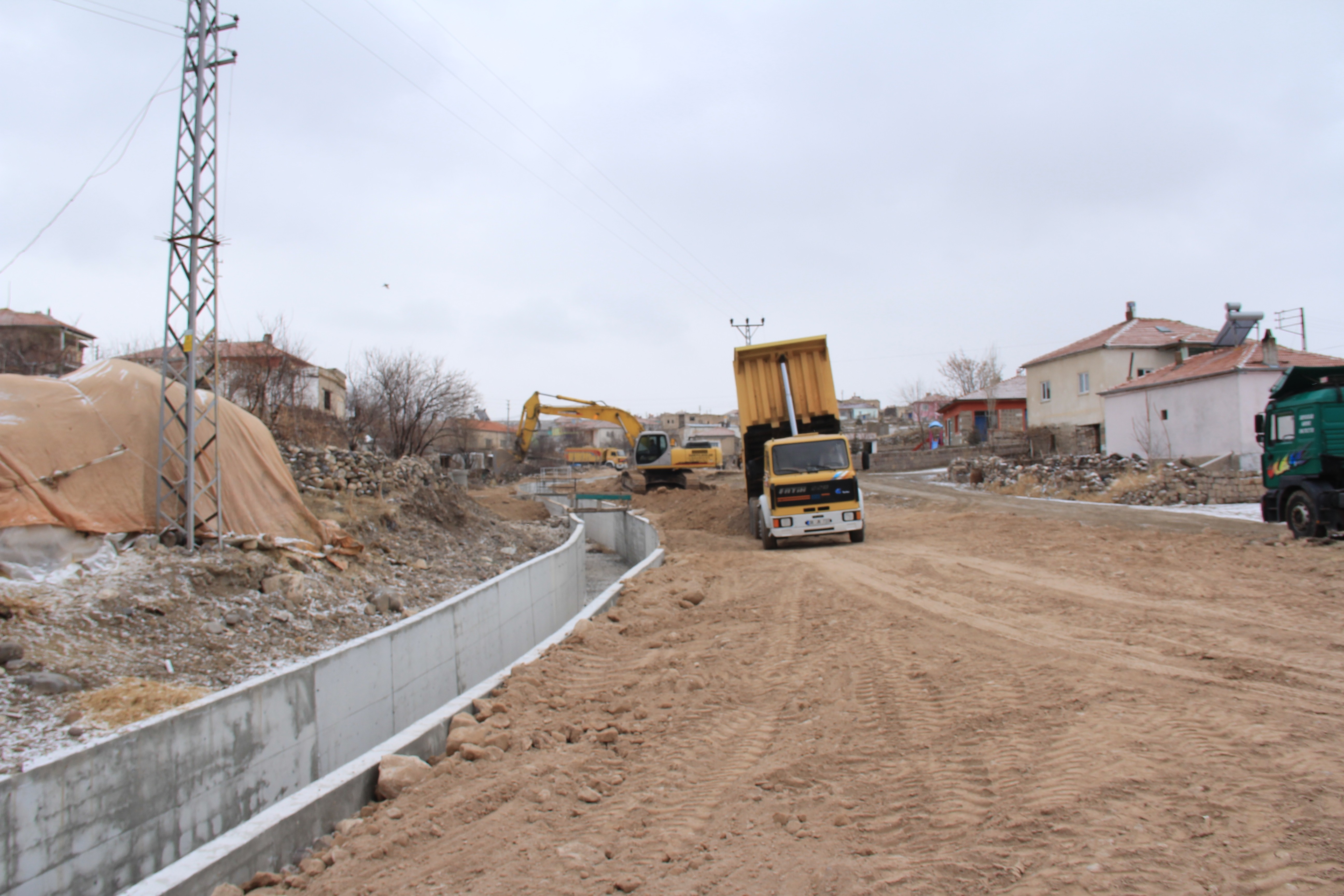 İncesu Belediyesi Tahirinli mahallesinde yeni yollar açıyor