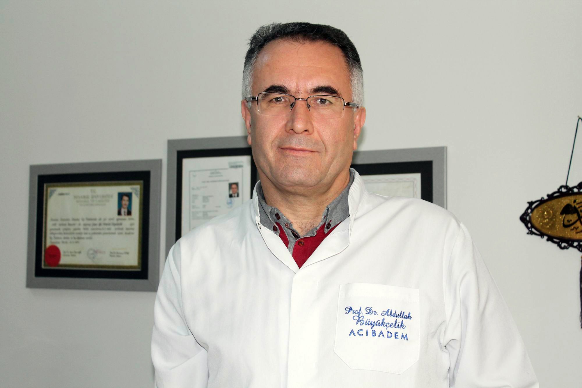 Prof. Dr. Büyükçelik: “Karbonhidrattan zengin beslenme kansere davetiye çıkarıyor”