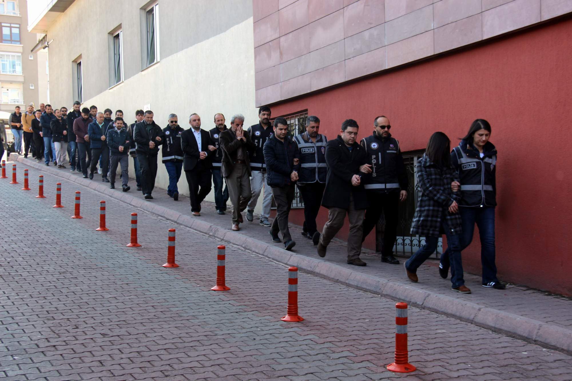 Kayseri’deki kamu kurum ve kuruluşlarında FETÖ operasyonu: 10 tutuklama