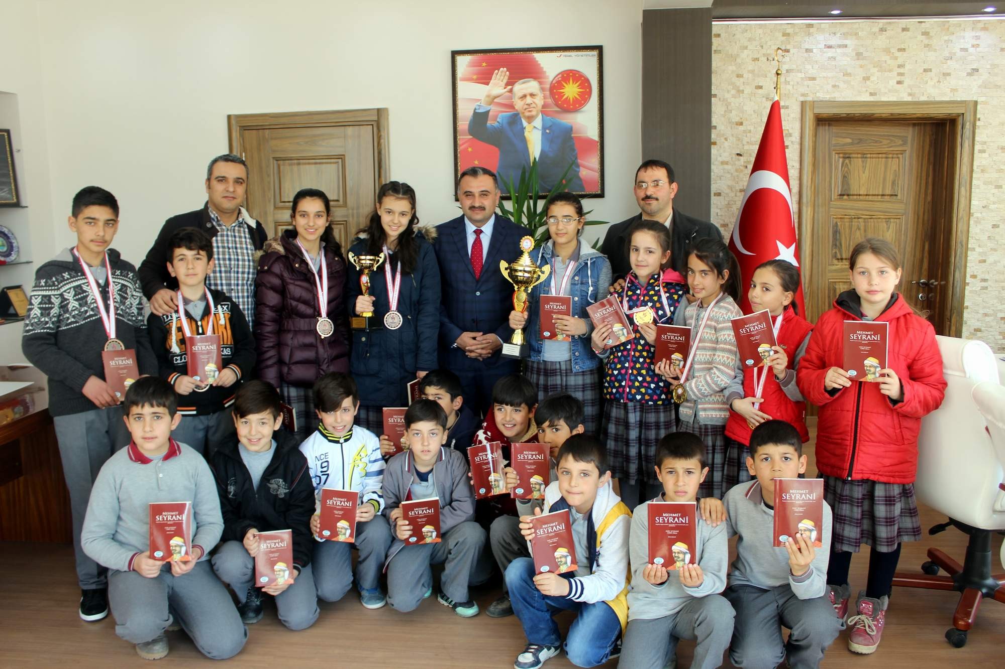 Satranç şampiyonlarından Başkan Cabbar’a ziyaret