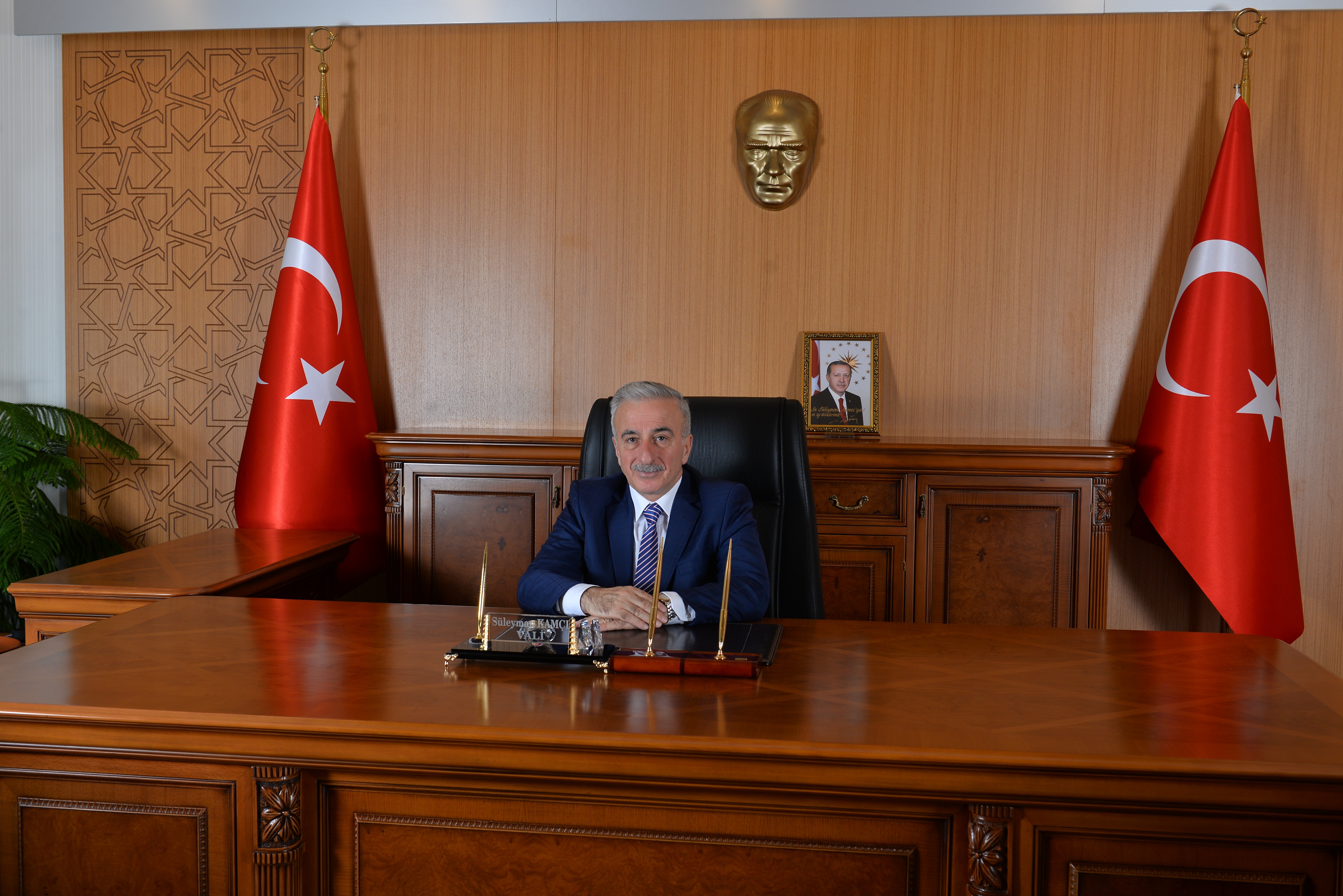 Vali Kamçı: “30 Ağustos Türk milletinin en zor şartlarda bile esir olmayacağının göstergesidir”