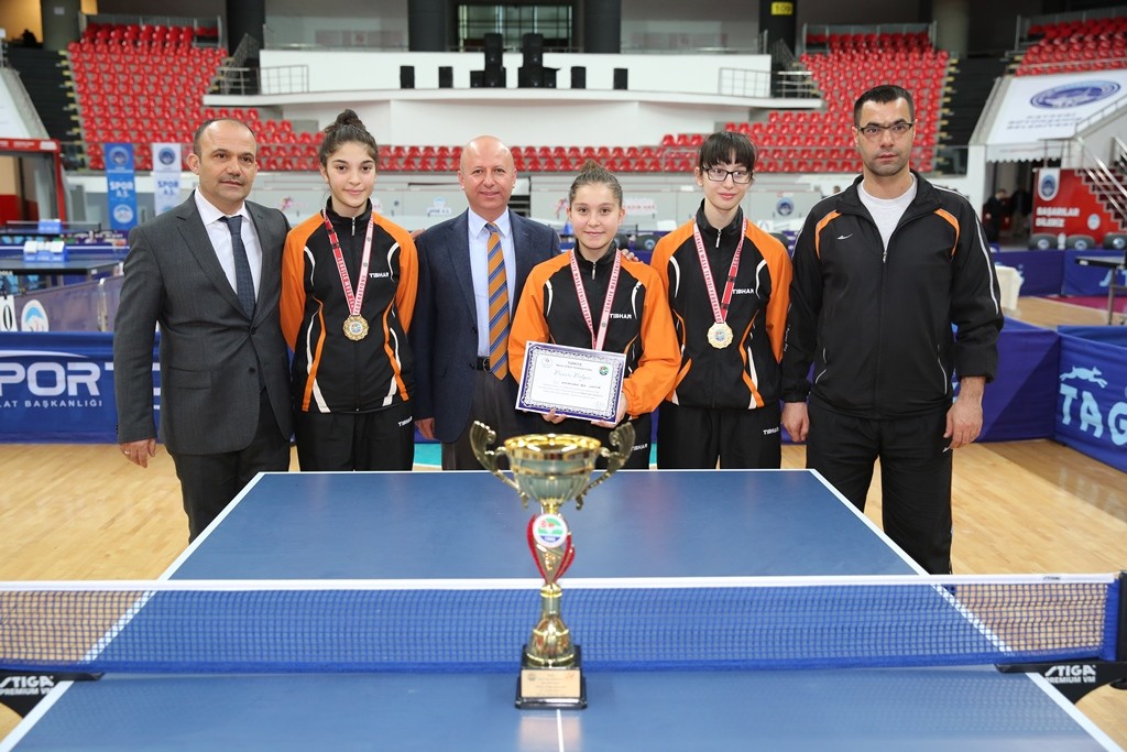 Türkiye Şampiyonu Özge Yılmaz, masa tenisi şovu yaptı