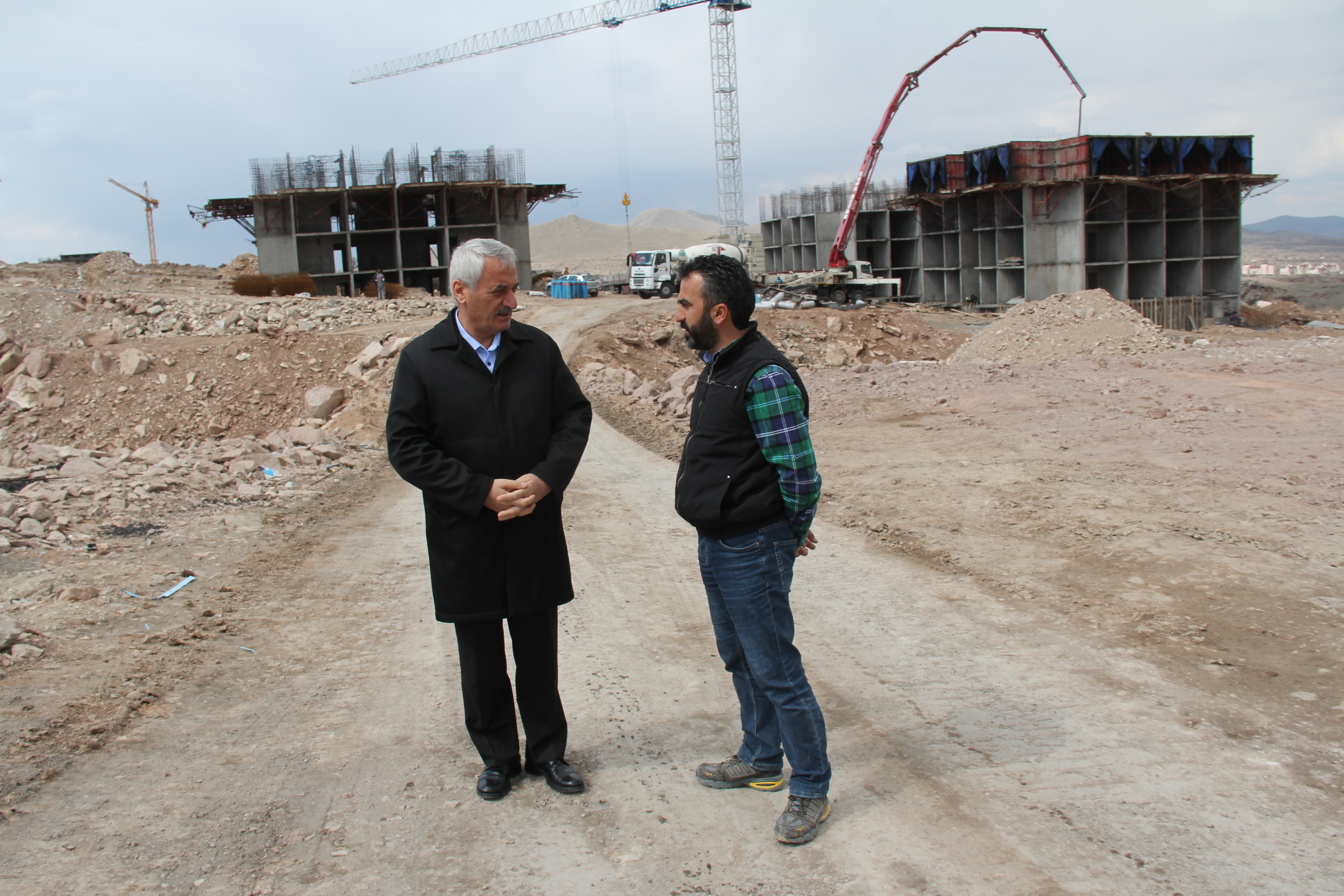 İncesu Belediye Başkanı Zekeriya Karayol TOKİ şantiyesini ziyaret etti