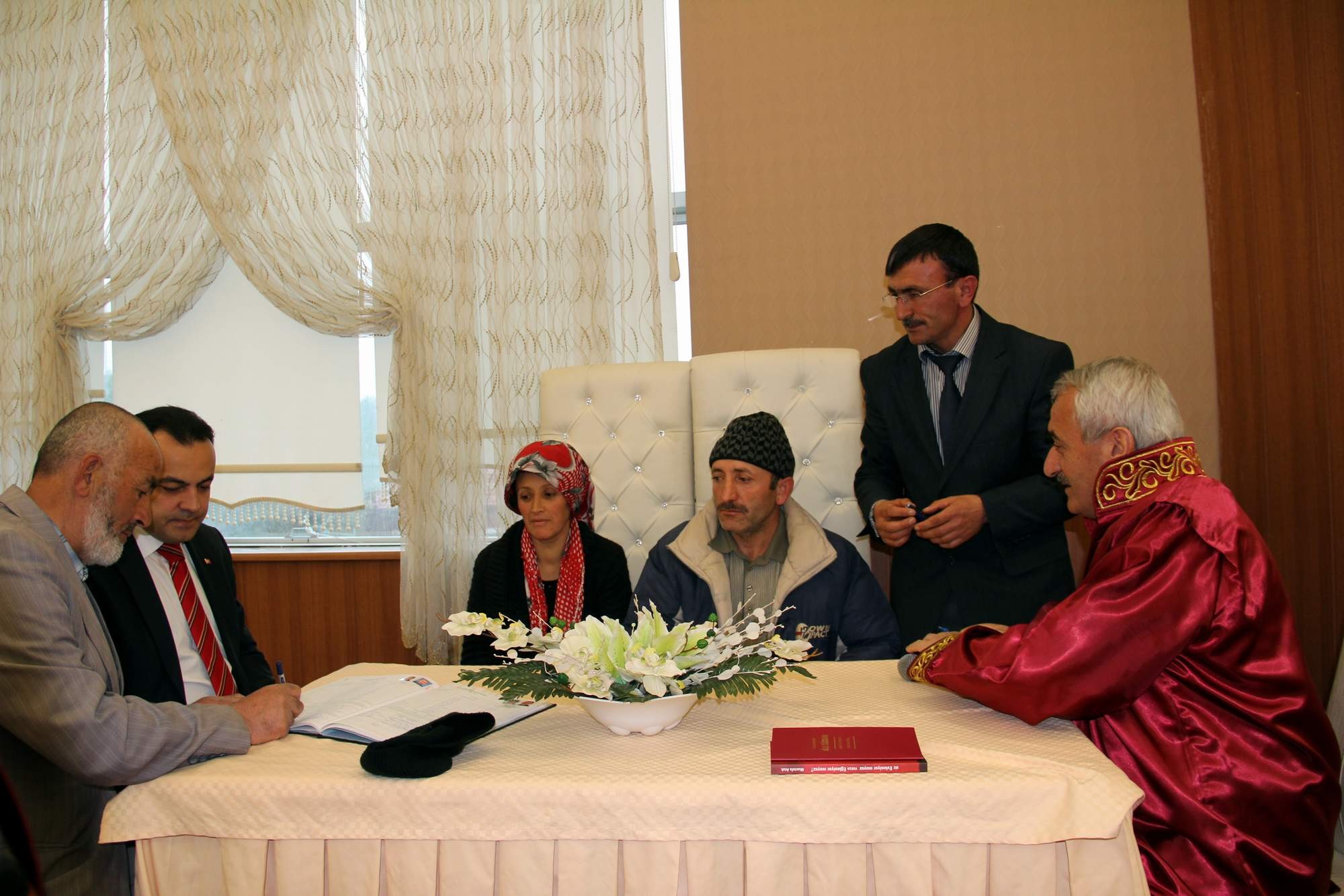 İncesu Belediye Başkanı Zekeriya Karayol 10 çiftin nikahını kıydı