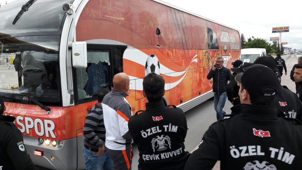 Adanaspor taraftar otobüsüne saldırı