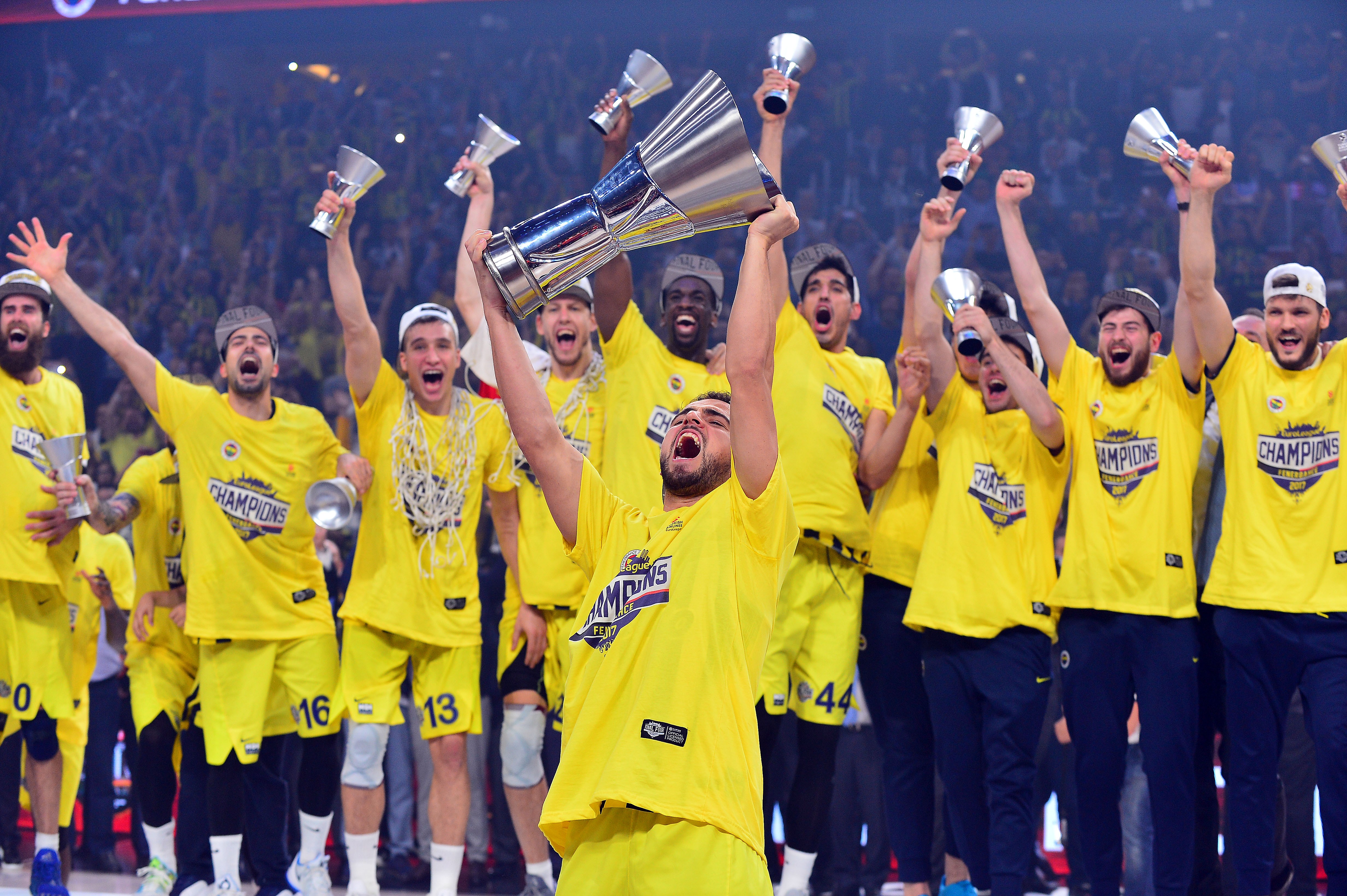 Fenerbahçe, şampiyonluk kupasını aldı