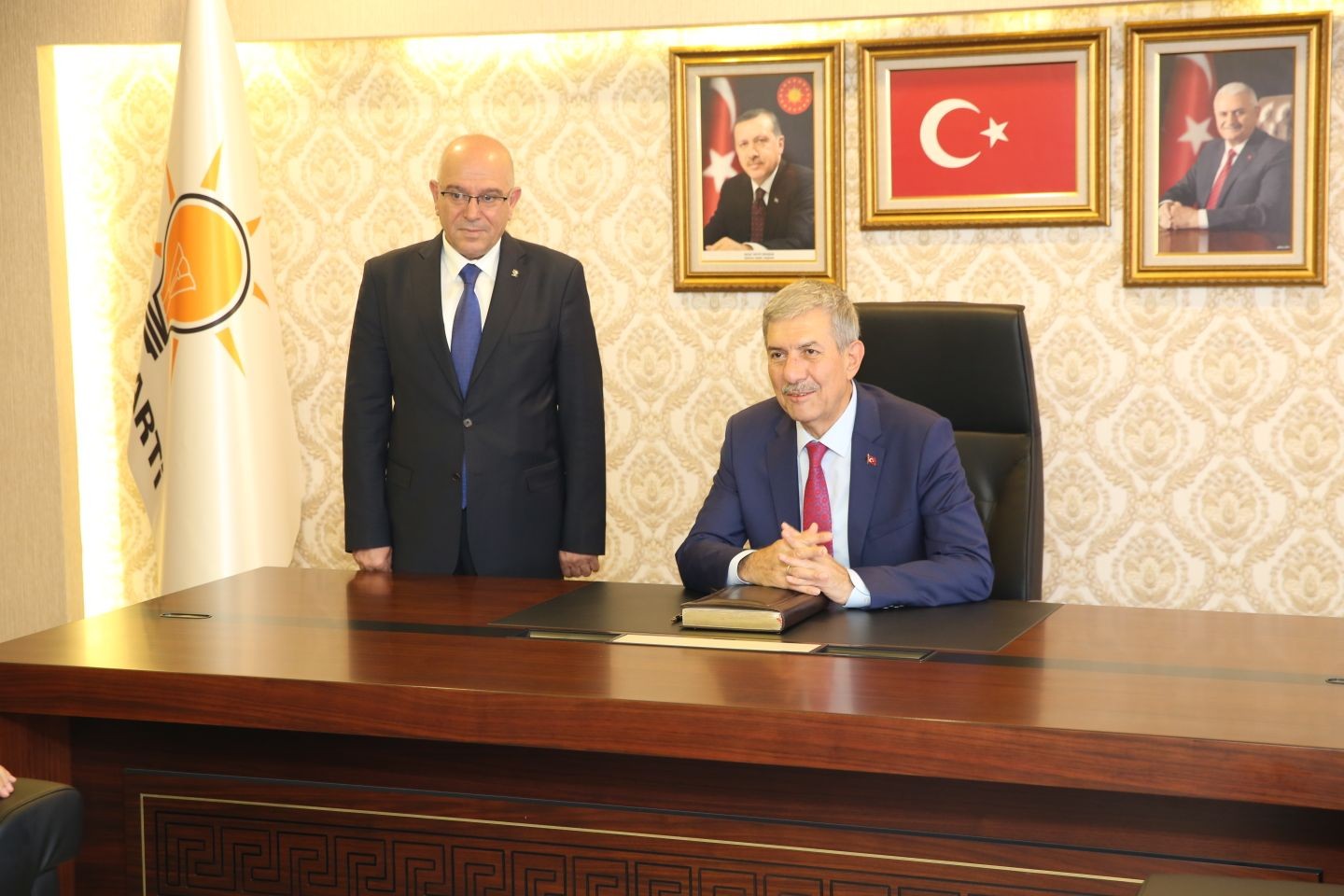 Sağlık Bakanı Demircan AK Parti İl Başkanlığını ziyaret etti