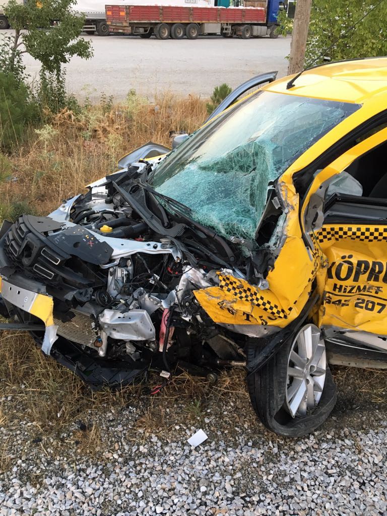 Taksici muhtar kazada hayatını kaybetti