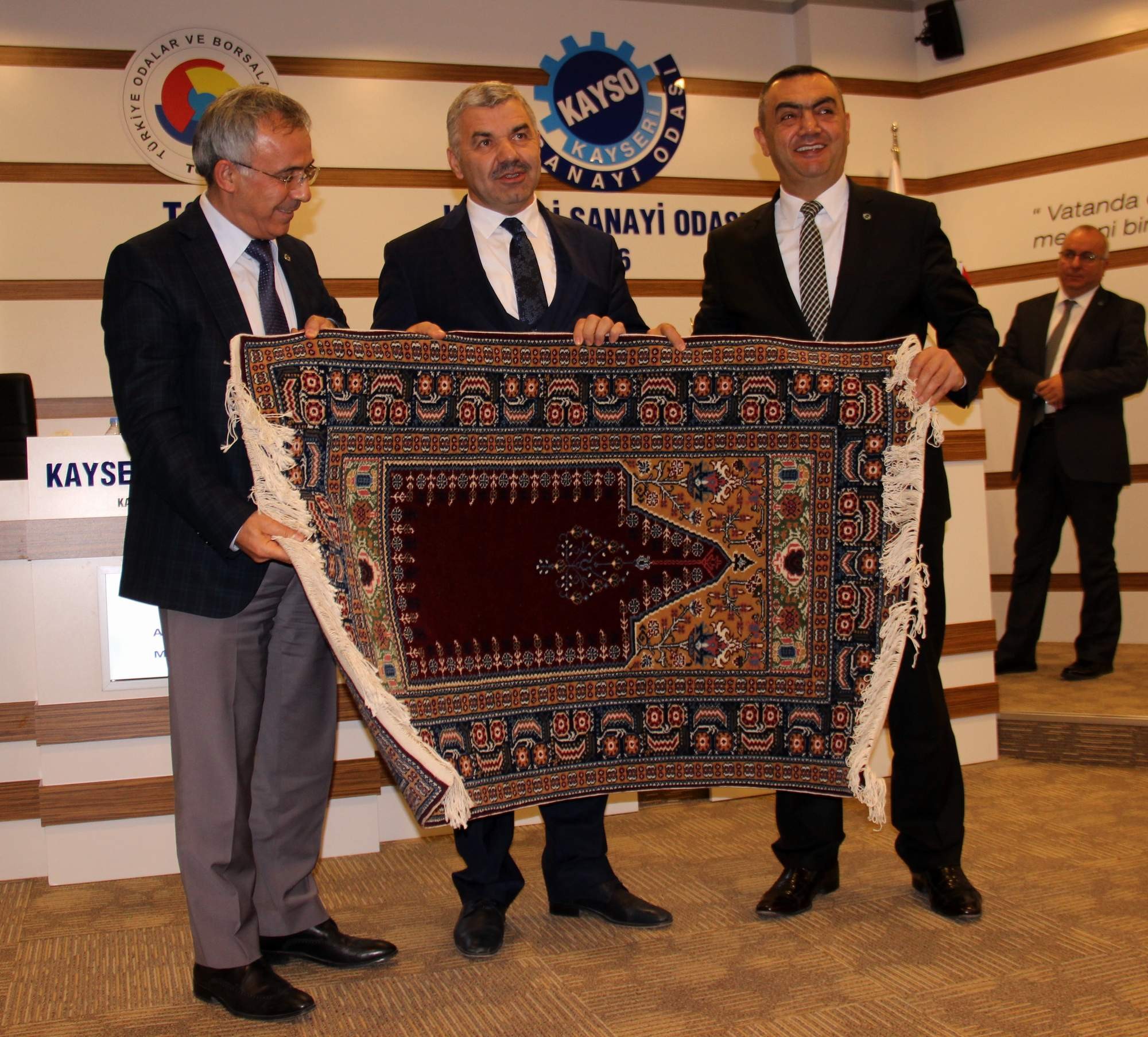 KAYSO Yönetim Kurulu Başkanı Mehmet büyüksimitçi: “Türkiye’nin yeni üretim ve cazibe merkezi olmalıyız”