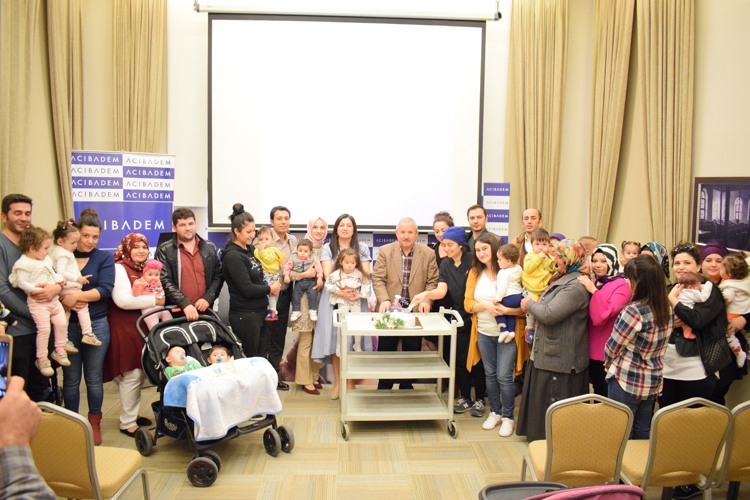 Acıbadem Kayseri Hastanesi prematüre bebekleri ve ailelerini misafir etti