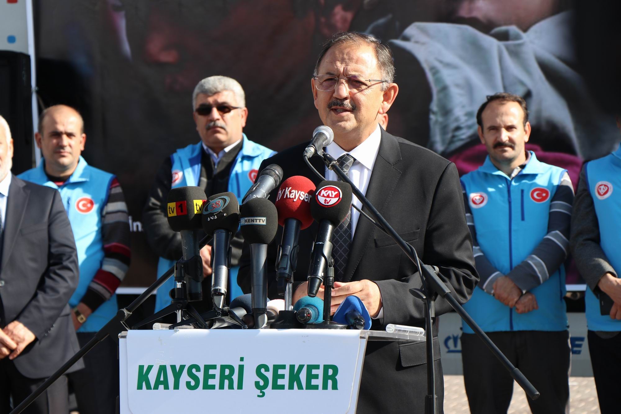 Bakan Özhaseki: “Türkiye dünyanın vicdanıdır”
