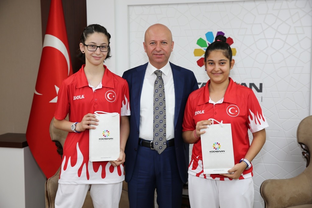 Kocasinanlı milliler, çift bayanlarda Türkiye şampiyonu oldu