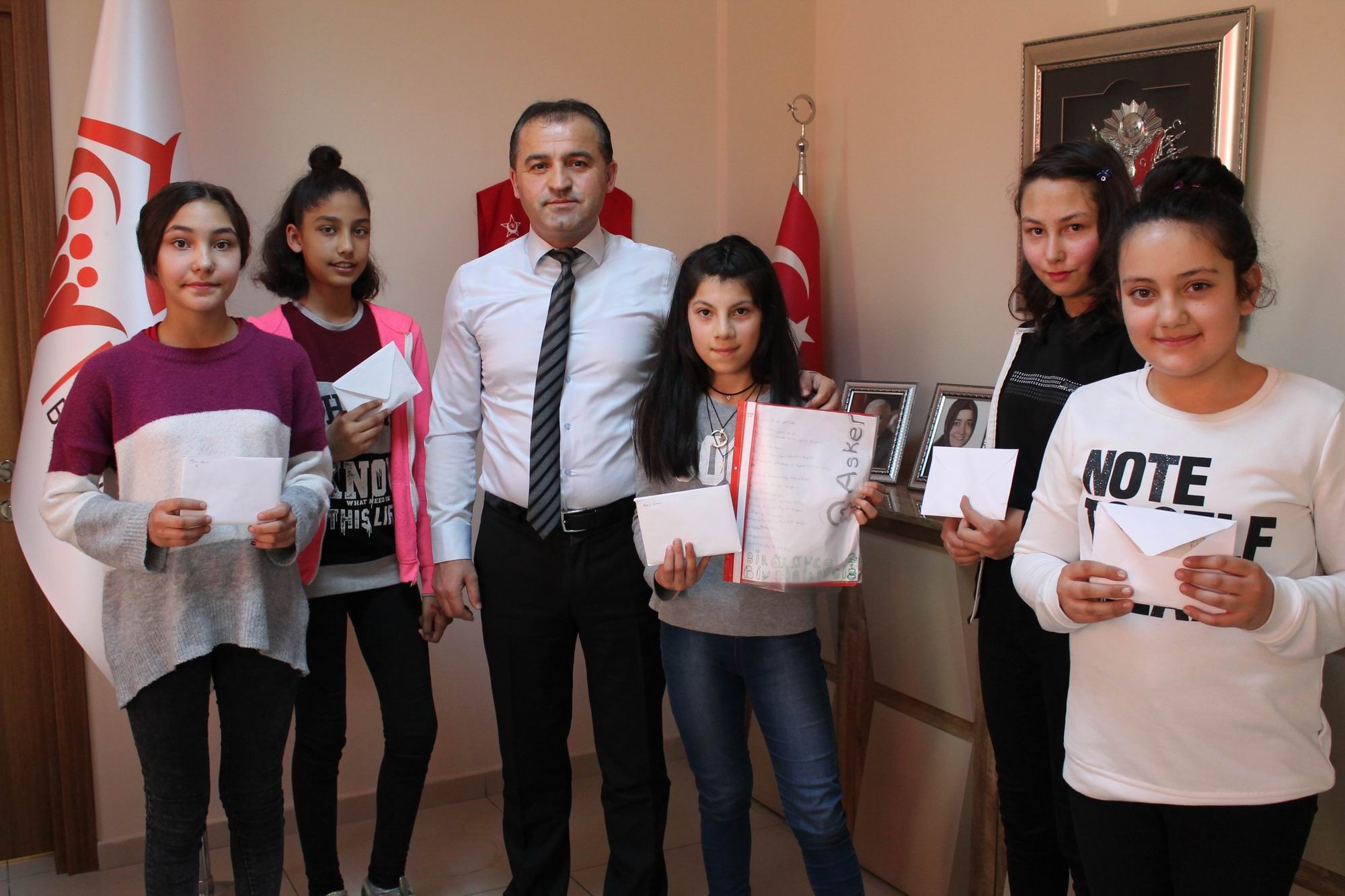 Çocuk Evlerinde kalan çocuklardan Afrin’deki Mehmetçiğe mektup:
