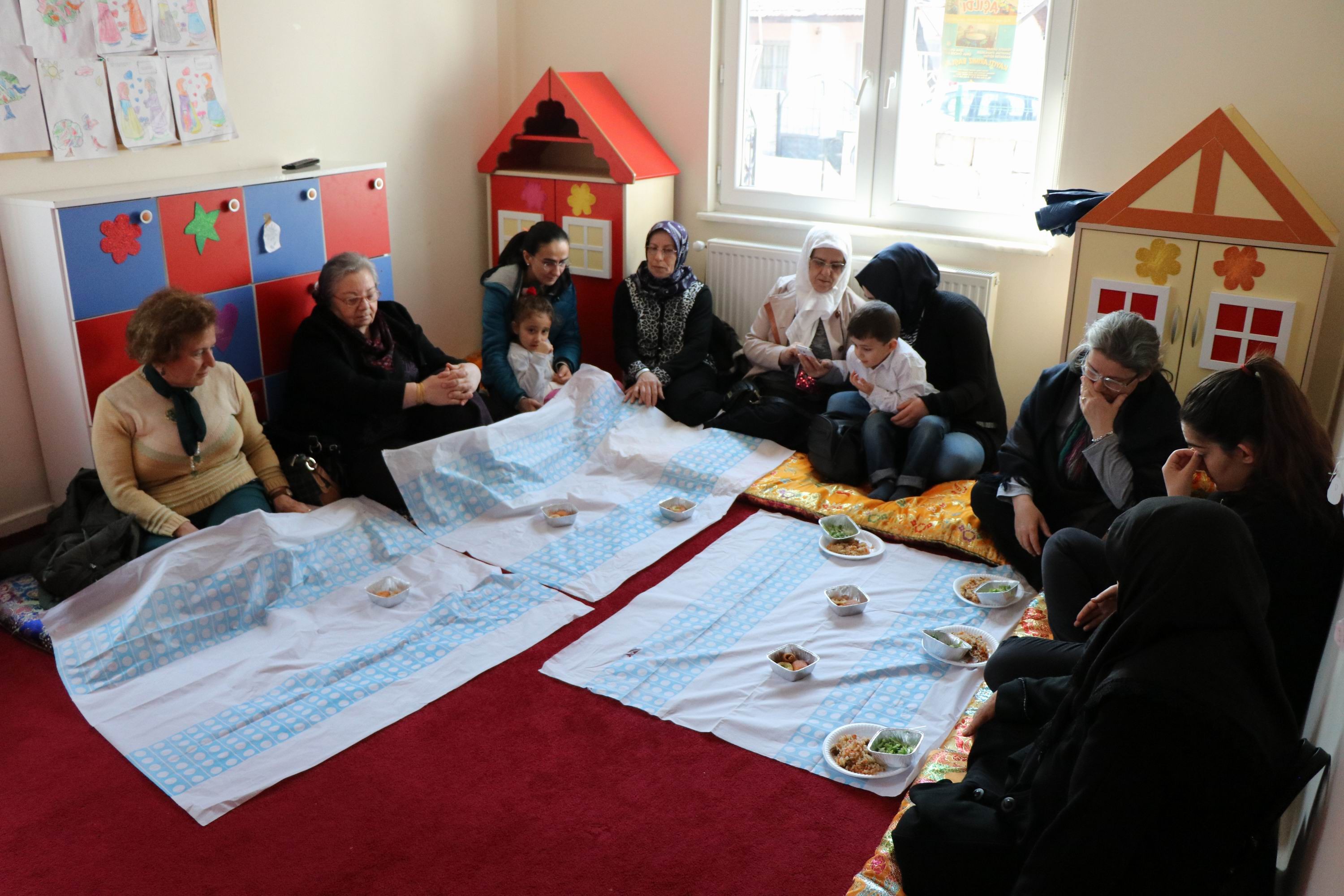Bağımsız Doğu Türkistanlılar Derneği’nde ‘pilav günü’