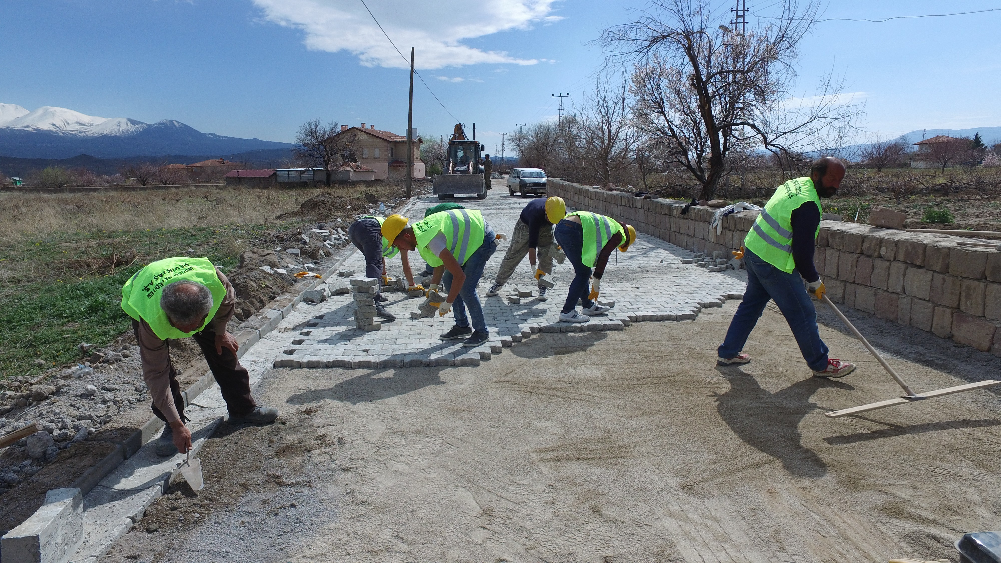 İncesu Belediye Başkanı Zekeriya Karayol parke çalışmalarını yerinde inceledi