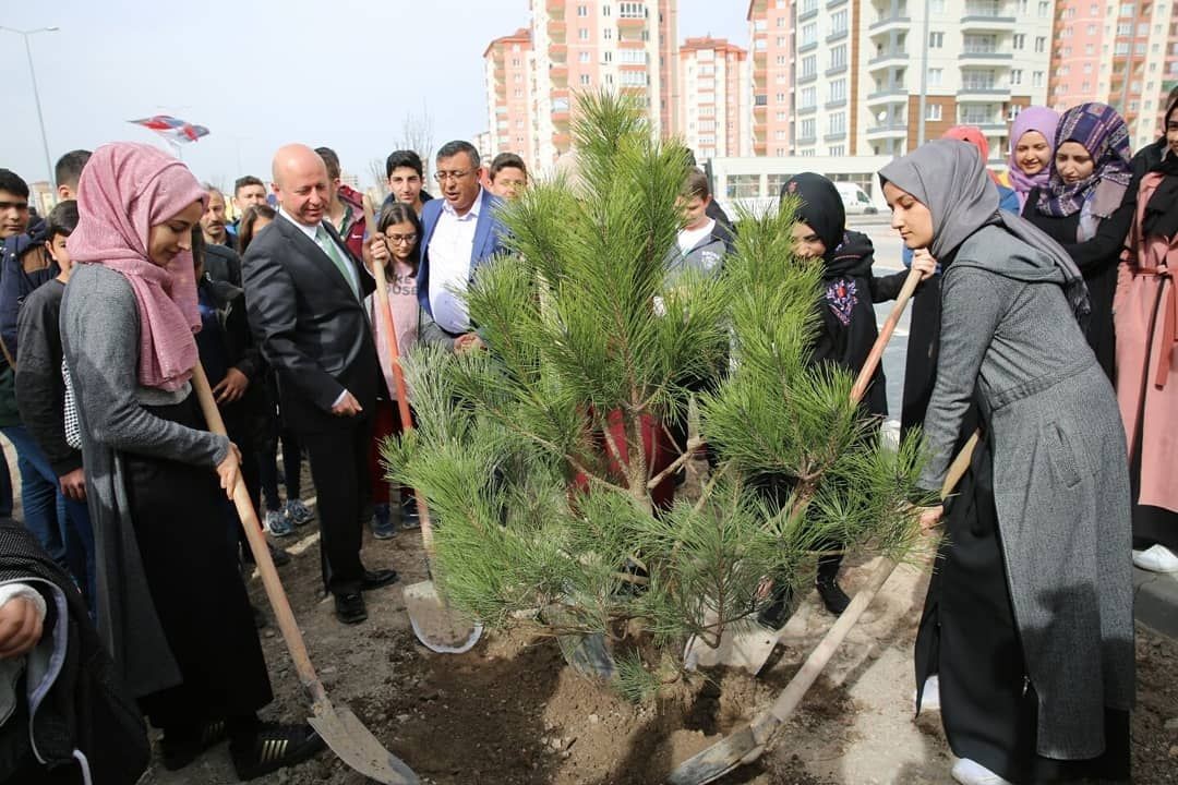 Başkan Çolakbayrakdar, “Hedefimiz; 2018 yılında 120 bin ağaç dikmektir”