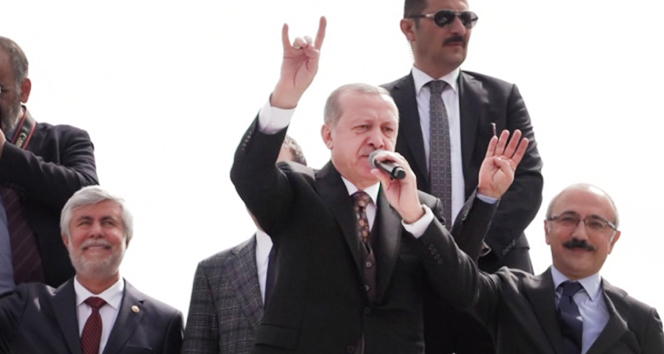 Cumhurbaşkanı Erdoğan’dan Bozkurt işareti
