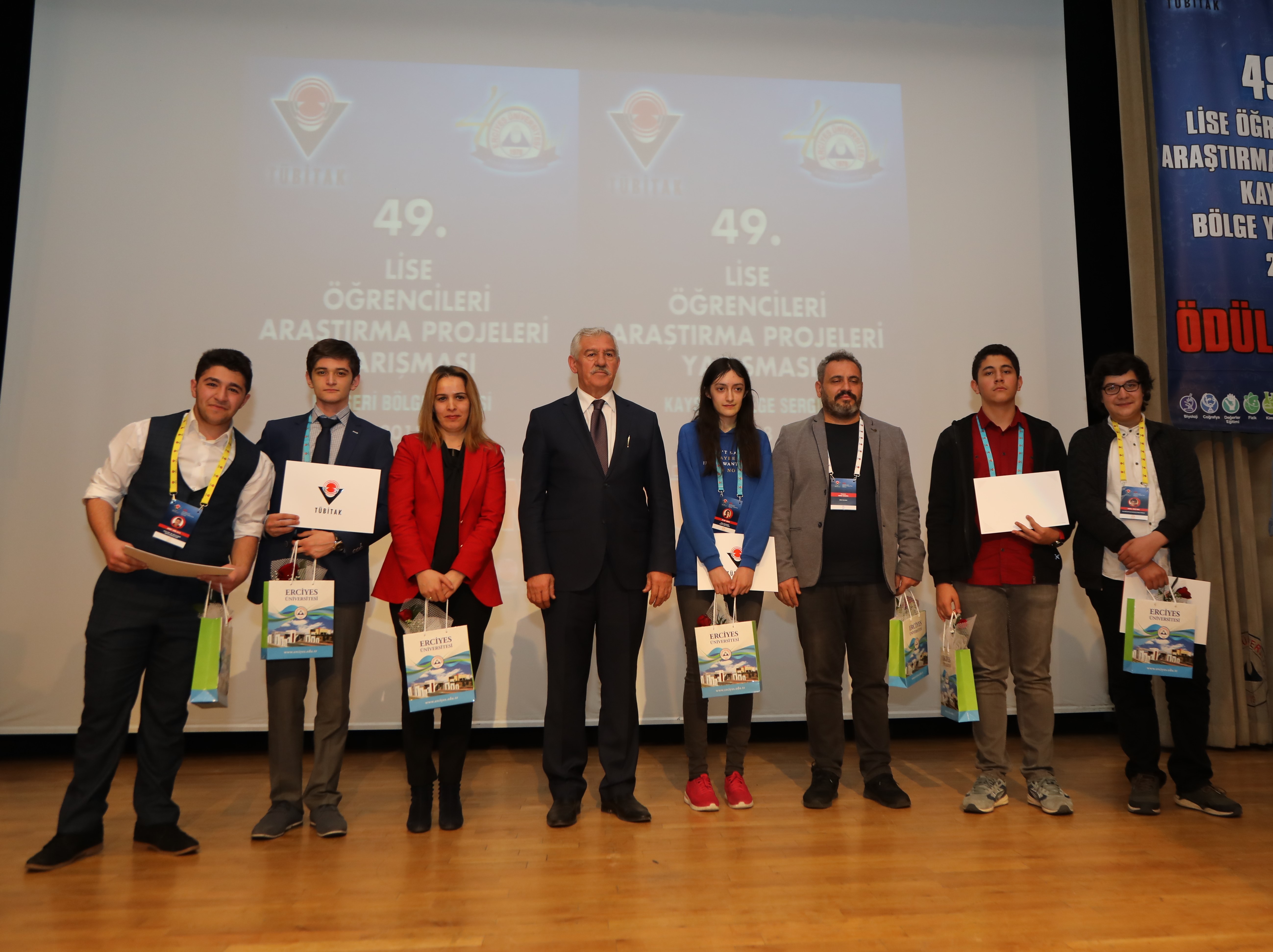 ERÜ’de Düzenlenen TÜBİTAK Proje Yarışmasında Dereceye Giren Öğrenciler Ödüllendirildi