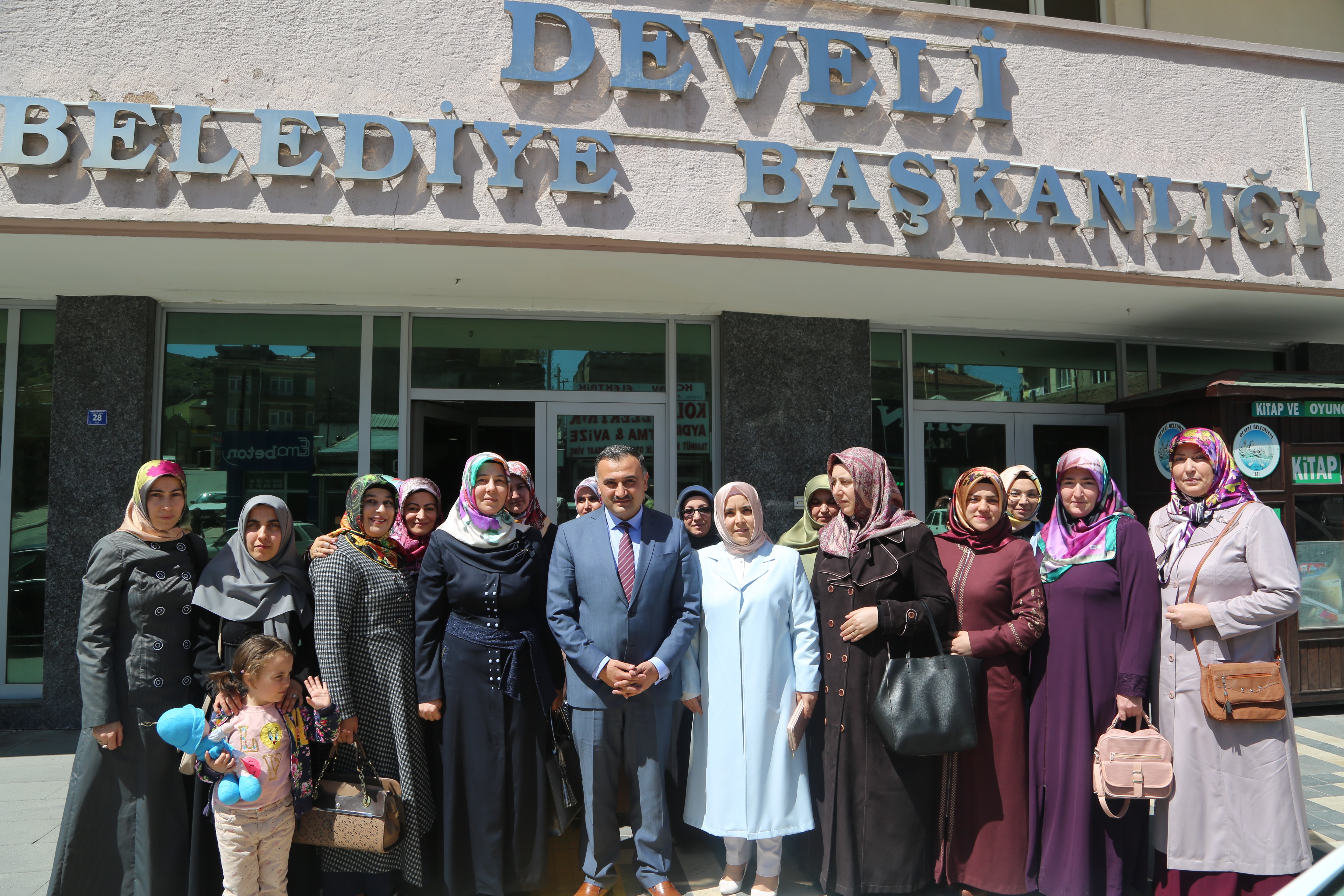 AK Partili kadınlar Başkan Cabbar’ı ziyaret etti