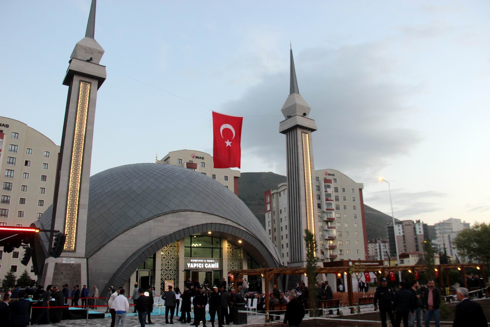 Kayseri’nin en farklı mimarisine sahip camisinin resmi açılışı yapıldı