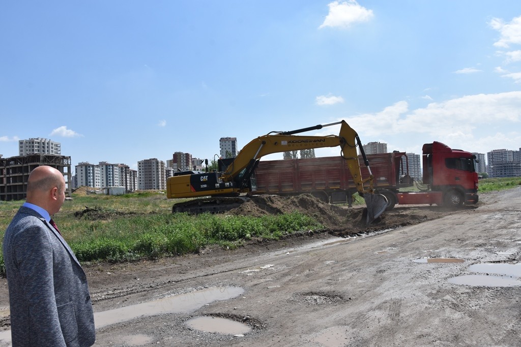 Kocasinan Belediyesi Yakut Mahallesi’ni asfaltlıyor