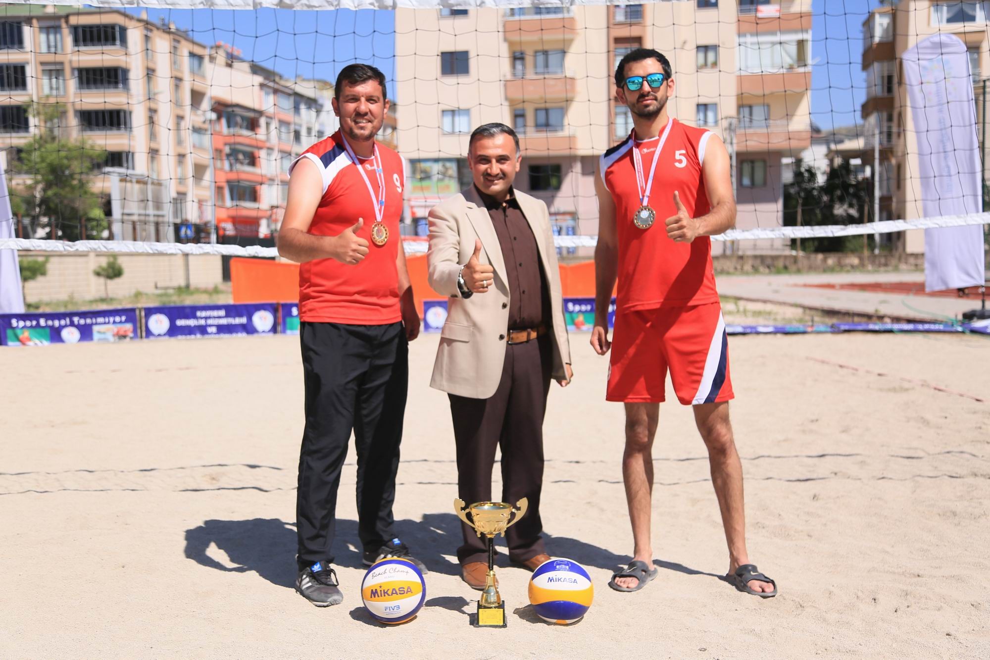 Plaj voleybolunda şampiyon Develi Belediyespor