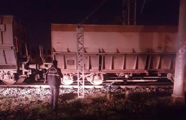 Trenin altında kalan demiryolu işçisi hayatını kaybetti