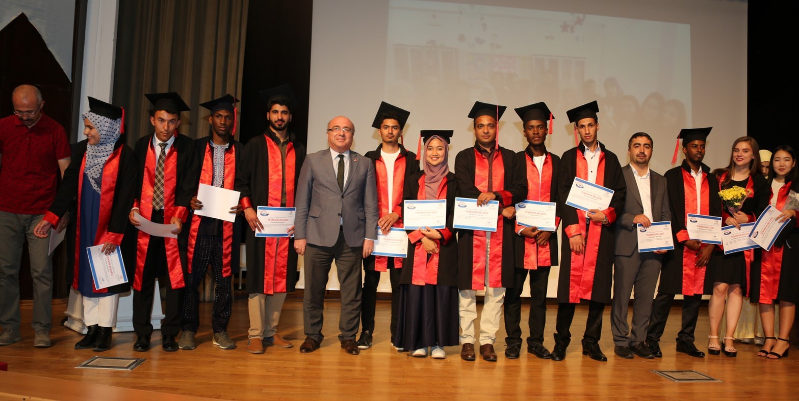 Erciyes Üniversitesi Türkçe Öğrenim Programından 261 öğrenci mezun oldu