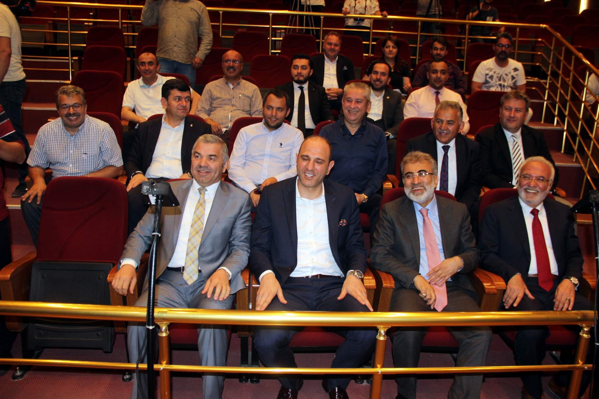 AK Parti Kayseri Milletvekilleri mazbatalarını aldı