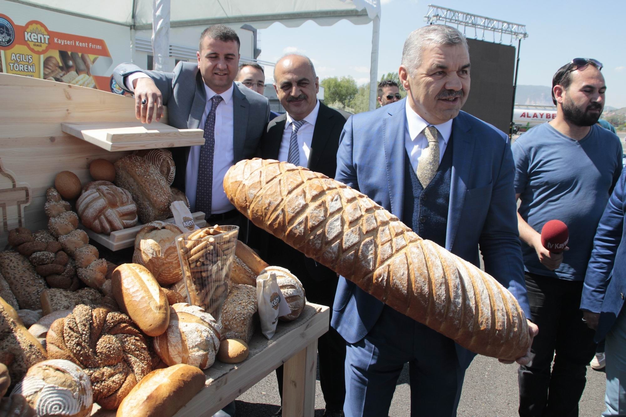 Kayseri Büyükşehir Belediye Başkanı Mustafa Çelik, “200 gram ekmeği 60 kuruşa satmaya devam edeceğiz”
