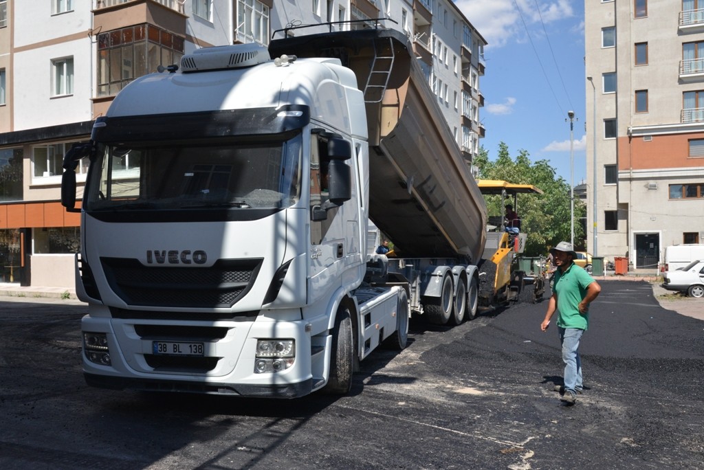 Osman Kavuncu Mahallesinde yollar yenileniyor