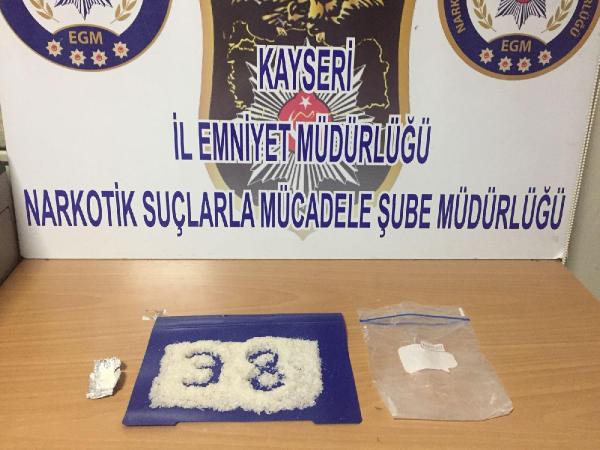 Kayseri’de uyuşturucu satıcılarına operasyon: 4 gözaltı