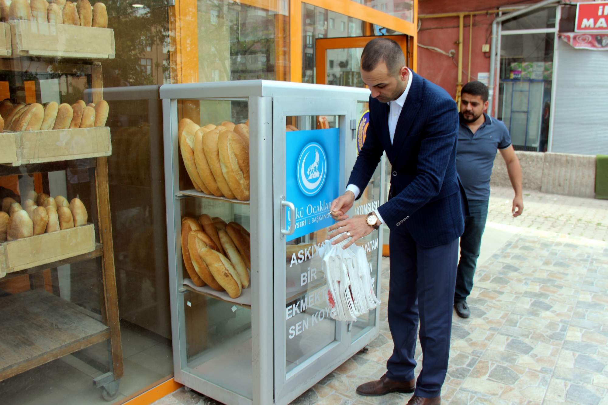 Ülkü Ocakları Kayseri’de Askıda Ekmek Kampanyasını başlattı