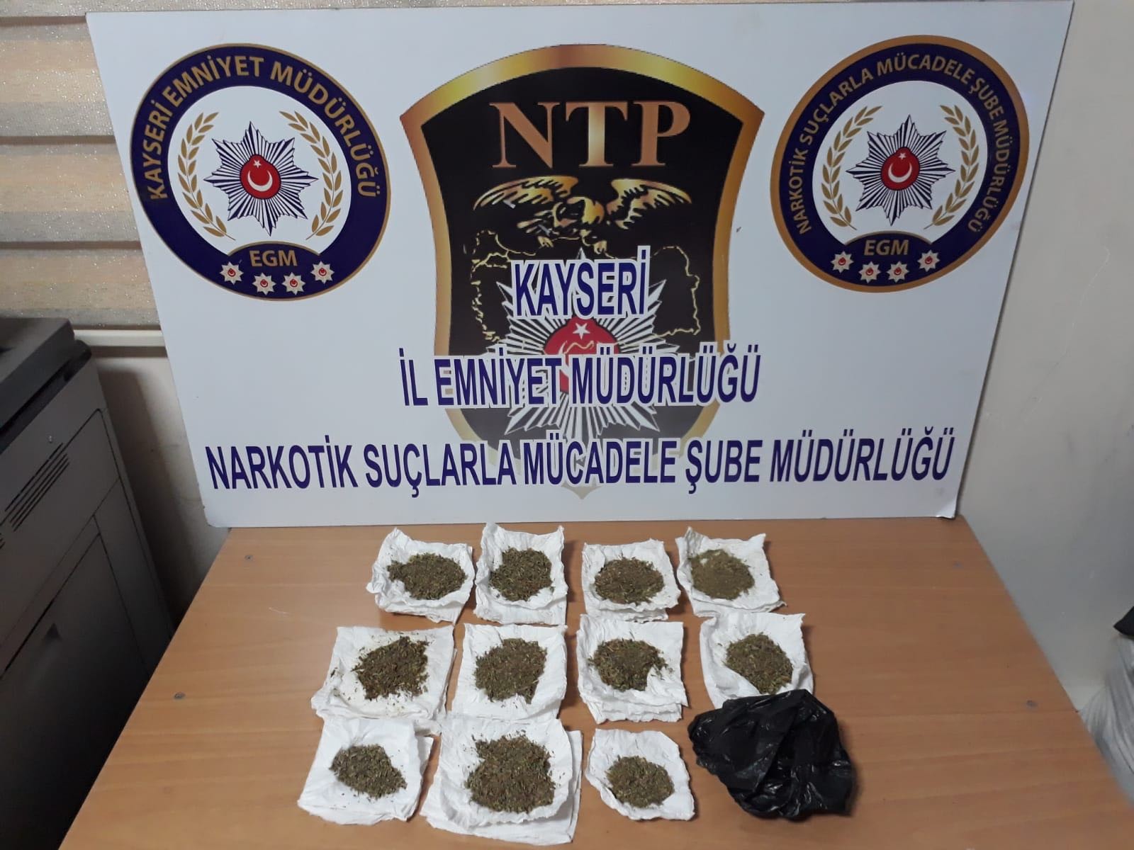 Kayseri polisi uyuşturucuya geçit vermiyor: 142 gram bonzai ele geçirildi