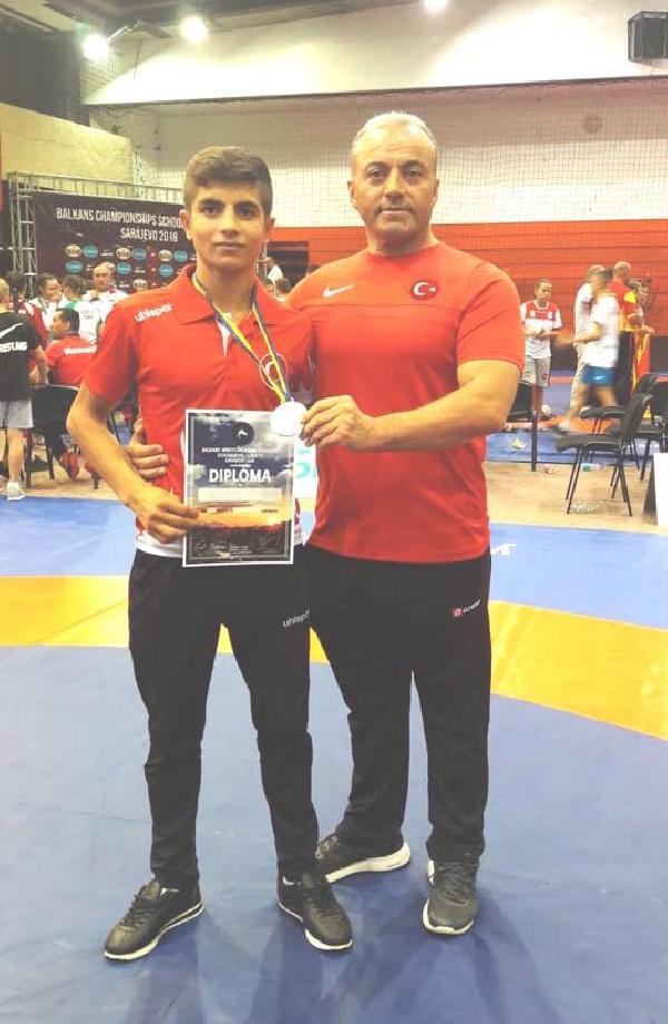 Murat Kalkan 45 kiloda Balkan şampiyonu oldu