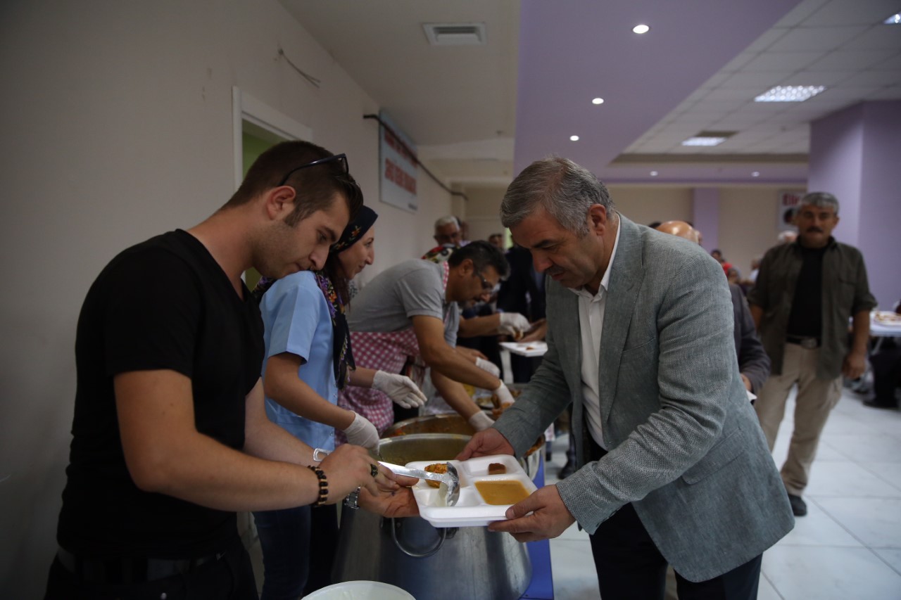 Başkan Çelik, Kayseri Cem Evi’nde Muharrem Orucu iftarına katıldı