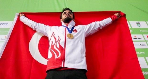 Kayseri Şekersporlu Milli Güreşçi Ekrem Öztürk Dünya Şampiyonu oldu