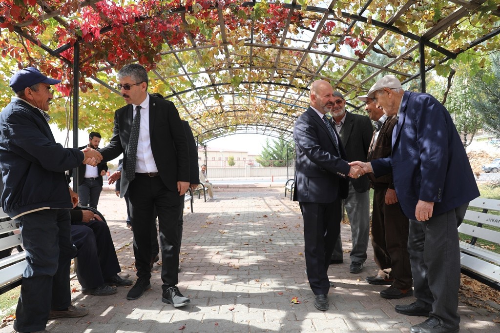 Başkan Çolakbayrakdar Camikebir Mahallesini ziyaret etti