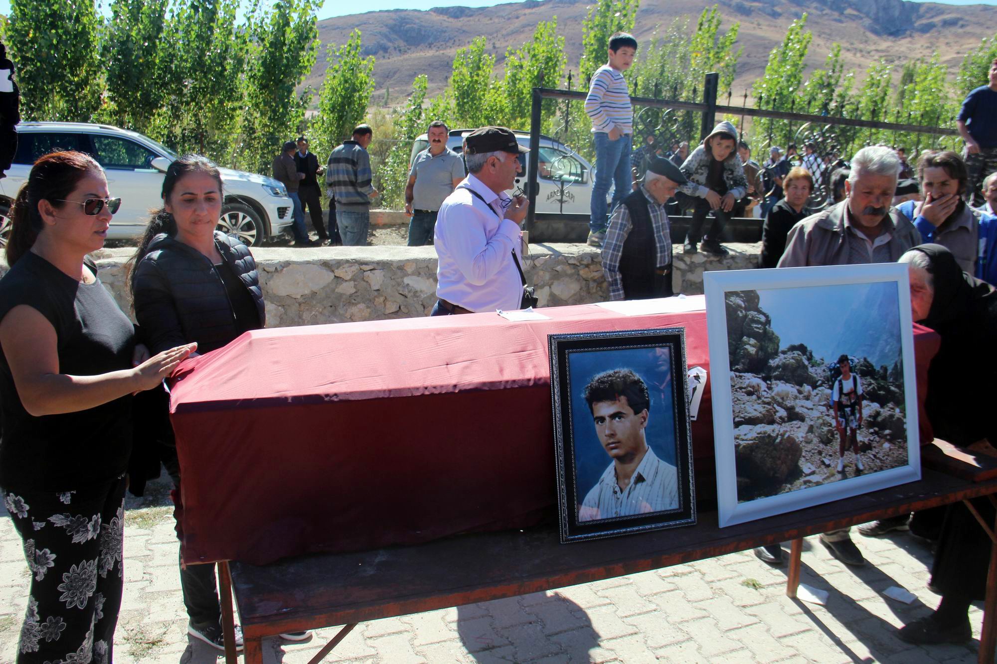 Alp Dağları’nda cesedi 26 yıl sonra bulunan dağcı defnedildi