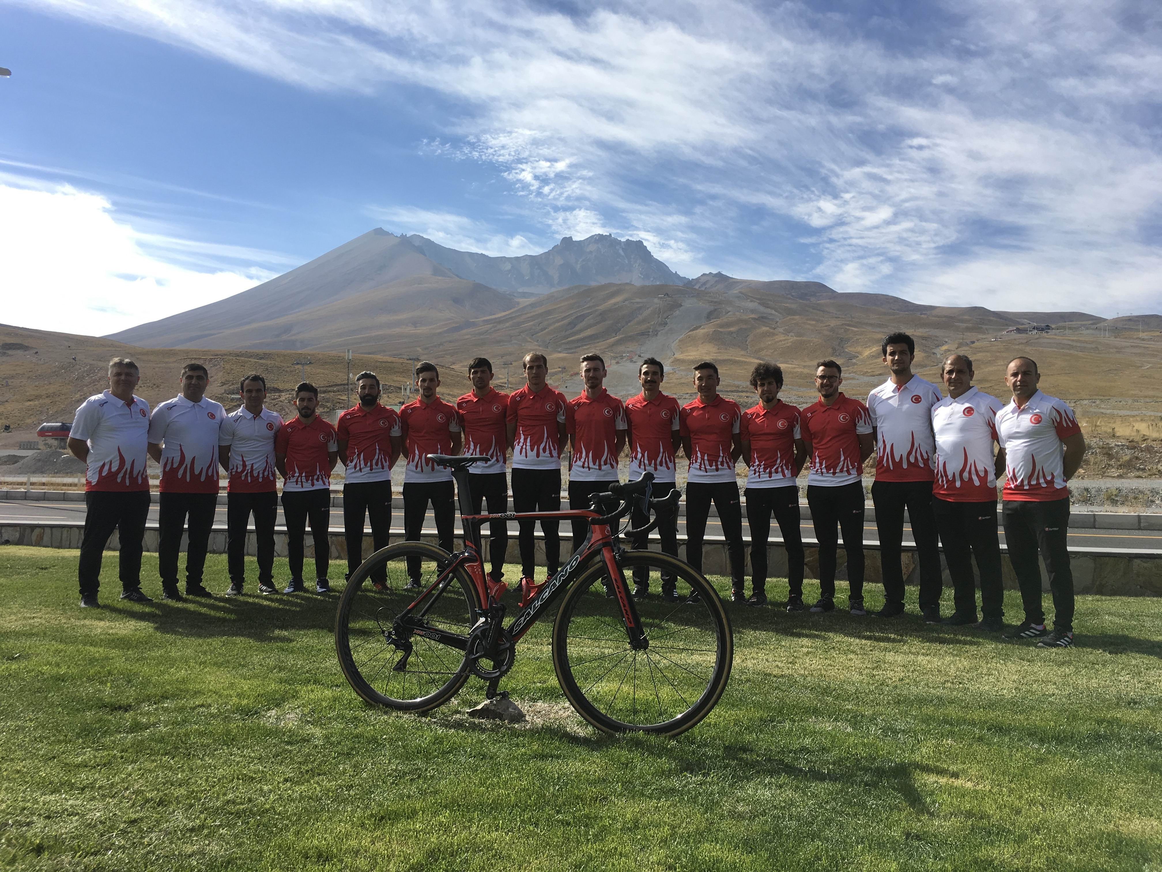 Türkiye Bisiklet Milli Takımı da antrenman için Erciyes’i tercih etti