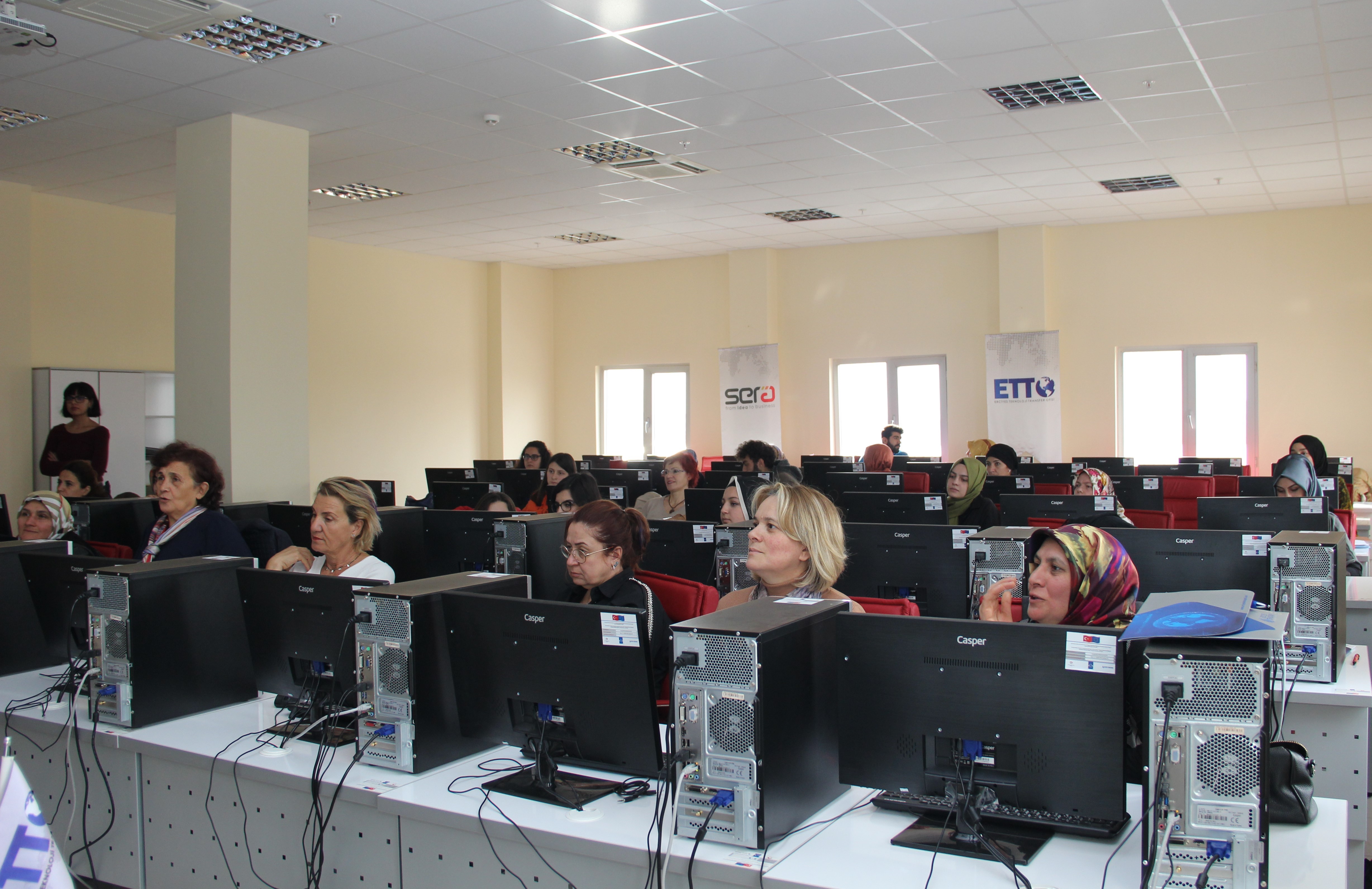 Erciyes Teknopark’ta Kadınlar İçin Teknoloji Okuryazarlığı Eğitimi Düzenlendi