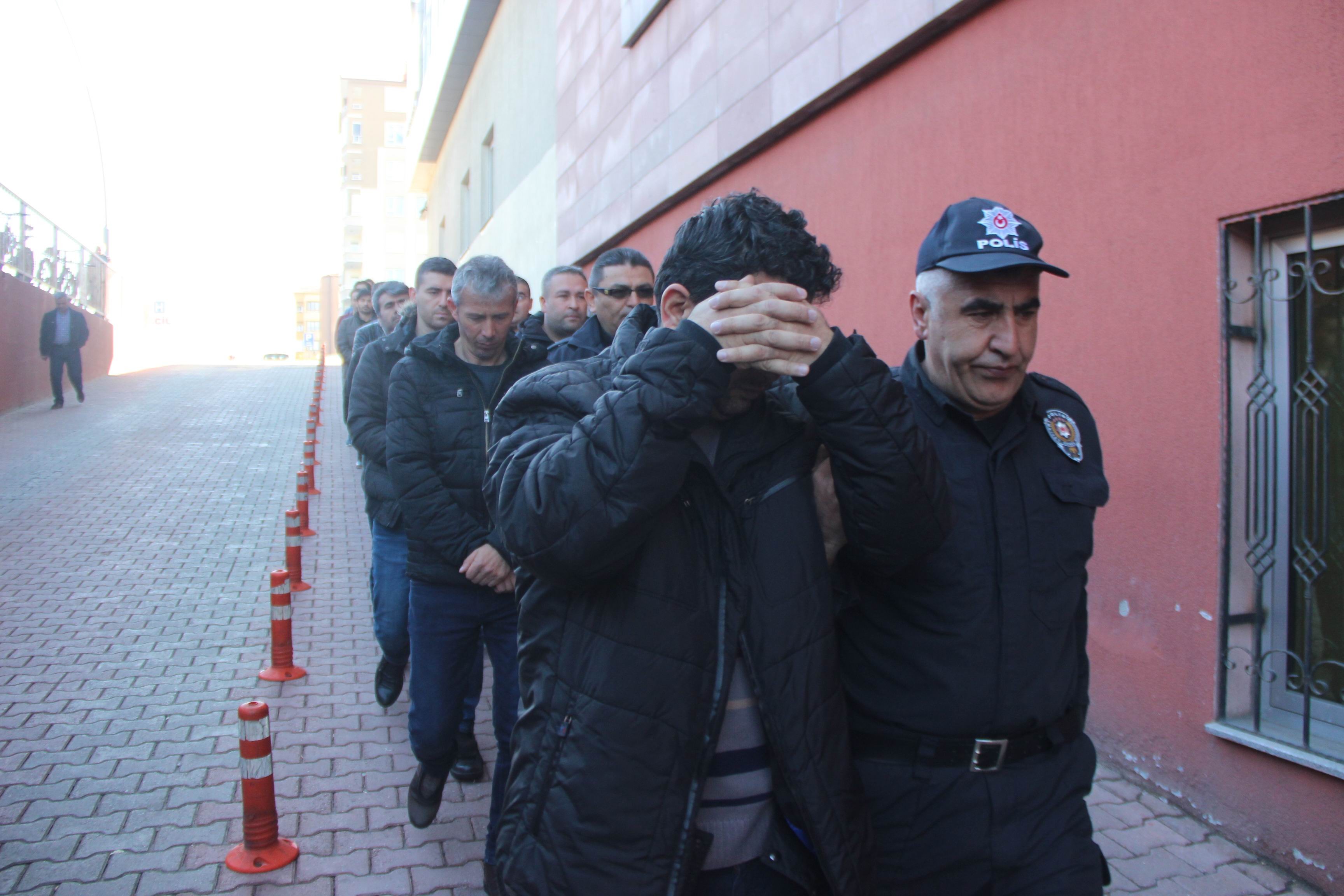 FETÖ’nün askeri mahrem yapılanması operasyonunda gözaltına alınan 13 kişi adliyeye sevk edildi