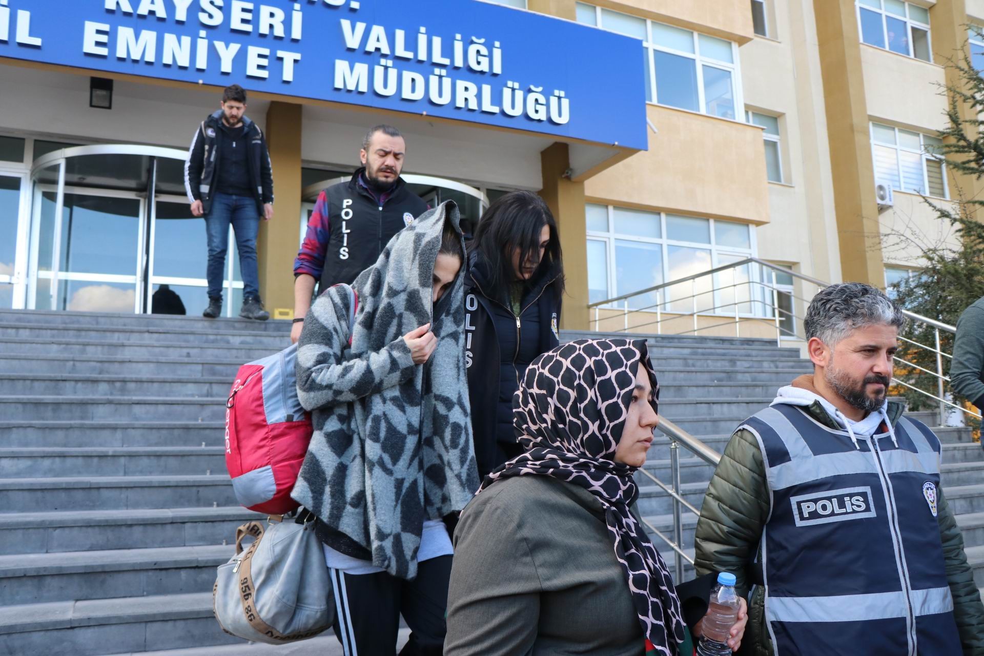 FETÖ operasyonunda gözaltına alınan 7 kişi Sivas’a gönderildi
