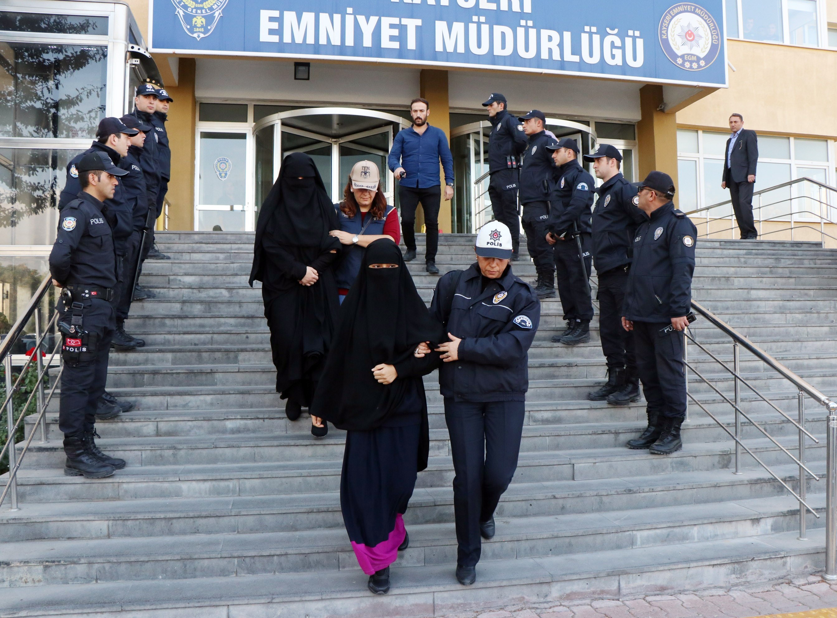 DEAŞ’ın Türkiye sorumlusunun yakınlarının yargılandığı davada 7 sanığa ceza yağdı
