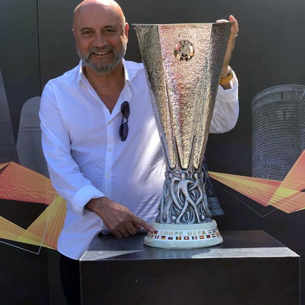 Hikmet Karaman, UEFA Kupası ile poz verdi