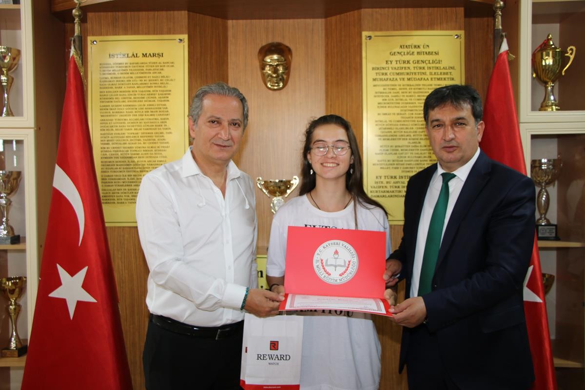 Ekinci ve Eskici Türkiye Şampiyonu Takımı Ödüllendirdi