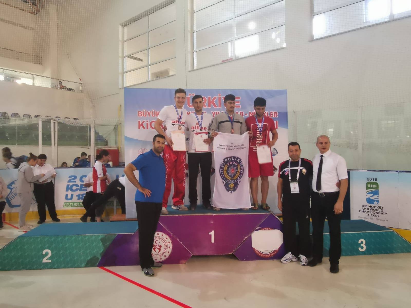 Kayserili Kickboks Sporcular Erzurum’dan 5 şampiyonlukla döndü