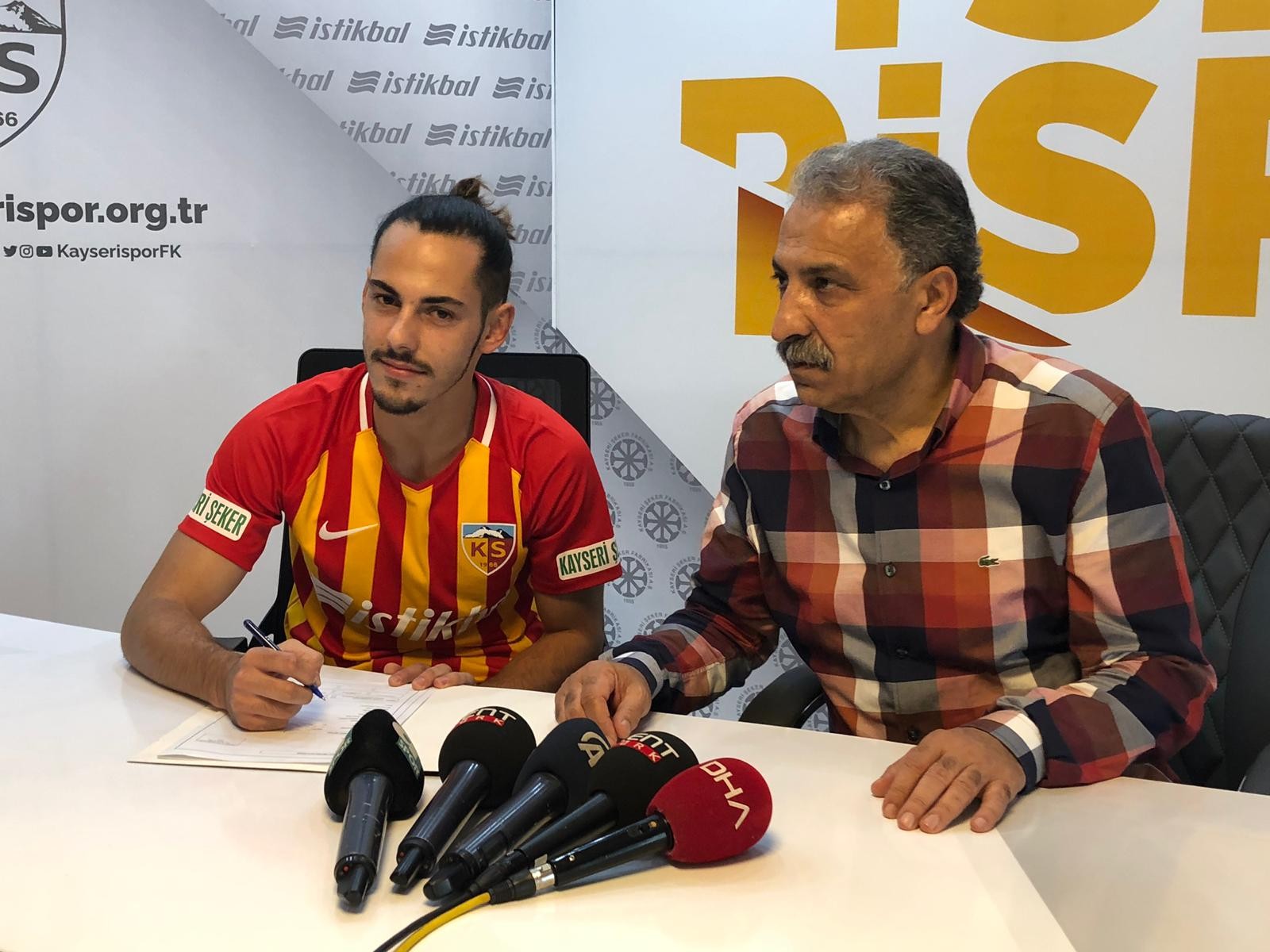 Kayserispor Yasir’e sözleşme imzalattı